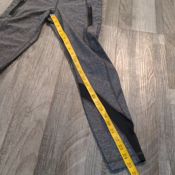 Lululemon Gray Cropped Pockets Mesh Design Legging Size 4 - Picture 13 of 13